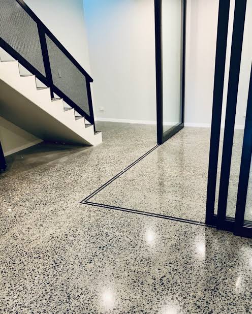 Polished flooring entrance door Polished flooring entrance door